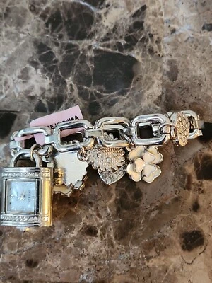 Reloj Strada Plateado Rectangular Cara Blanca Dije Pulsera Corazones Florales Foto 1 de 4