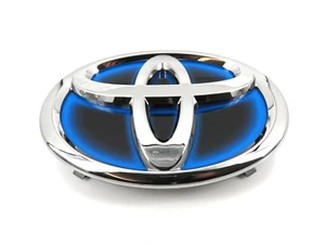 Originale Nuovo TOYOTA GRIGLIA BADGE emblema anteriore Yaris 2014-2017 Hybrid 75310-0D130 - Foto 1 di 2