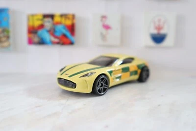 ✅ Aston Martin One-77 2021 Hot Wheels #215 amarillo Foto 1 de 4