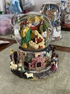 Weihnachtskrippe musikalische Wasserkugel mit drehbarem Sockel - Bild 1 von 5