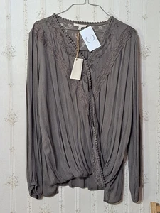 Neu mit Etikett Jr. graue fließende Bluse mit Spitzeneinsätzen von Easel ** B39 - Bild 1 von 3