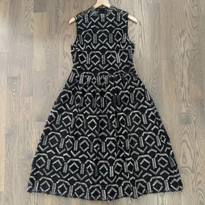 Abito midi Akris Punto ricamo metallizzato senza maniche finto collo nero/oro 8 - Foto 1 di 9
