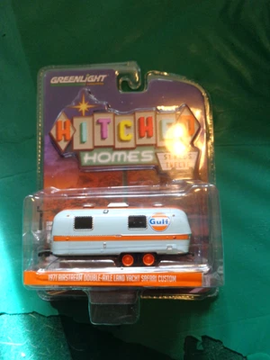 Greenlight Hitched Homes Series 12 Gulf 1971 Airstream Land Yacht Safari 1:64 - Image 1 of 2