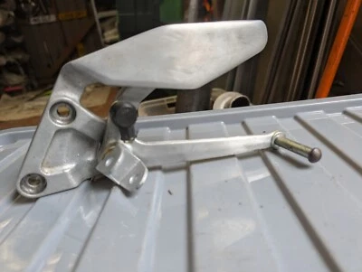 Yamaha FZR1000 EXUP RU (2GH) reposapiés delantero izquierdo suspensión y palanca de cambios SIN CLAVIJA #W Foto 1 de 4