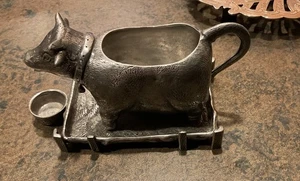 Authentisches Vintage Pierre Deux Silber KUH SAHNEKÄNNCHEN & UNTERTELLER mit Tropfeimer - Bild 1 von 7