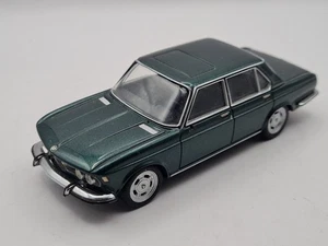 Schuco 1:43 BMW 2500 verde senza specchio usato come modello fai da te - Foto 1 di 7