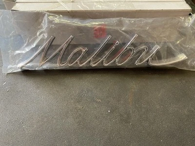 Emblemas cromados Chevrolet Malibu dos anos 1960, nova reprodução na caixa - Imagem 1 de 4