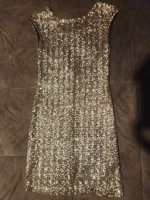 Vestido Saks Fifth Avenue Colección Roja Para Mujer Lentejuelas Plateadas Fiesta Cóctel Med Foto 1 de 4