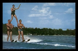 Esquí acuático en Conesus Lake, Nueva York parte posterior dividida sin publicar - Imagen 1 de 2