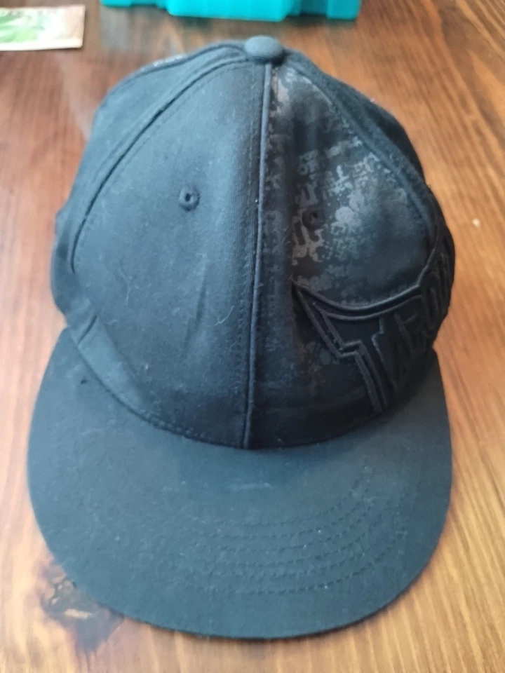 Gorra de béisbol Tapout totalmente negra ajustada talla pequeña mediana Foto 1 de 4