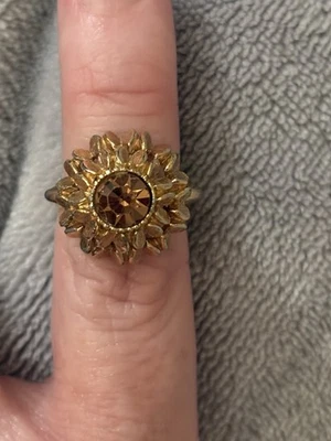 Anillo Girasol Avon Tonificado Dorado Talla 5 Con Piedra Marrón (114) Foto 1 de 4
