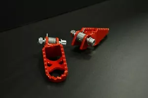 Repose pieds SWM RSGS/TF1 rouge -- SWM RSGS/TF1 red footpegs - Photo 1/3
