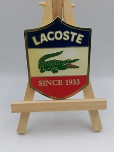 LACOSTE - ÉCUSSON MÉTALLIQUE - VINTAGE - - Imagen 1 de 4