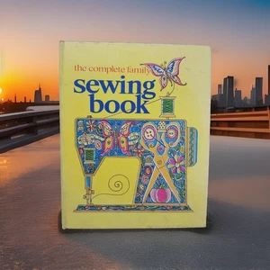 ✅The Complete Family Sewing Book 1972 Binder Tabs Index Curtin Publications - Imagen 1 de 9