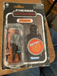 Figura Star Wars Retro Series The Mandalorian (Beskar) 3.75" Precintada 2022 Hasbro - Imagen 1 de 2