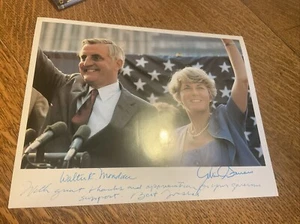 Foto autografata 8x10 1984 corsa presidenziale Walter Mondale Geraldine Ferraro - Foto 1 di 3