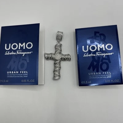 Colgante grande plateado de acero inoxidable resistente al agua de circonita cúbica Ferragamo  Foto 1 de 4