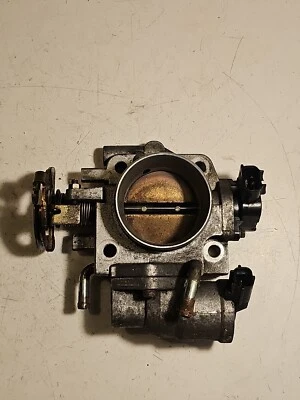 MAZDA 323 2001 carrocería del acelerador motor 1,6 gasolina 1985001031 en buen estado  Foto 1 de 4