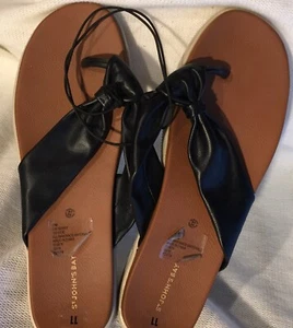 NEW St. John's Bay Designer Women's Berry Black Thonged Sandals Flip Flops Sz 11 - Picture 1 of 7