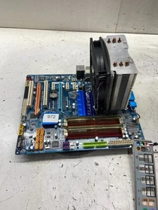 GIGABYTE GA-EP45-UD3P Intel Core 2 E8500 2,83 GHz 4 Go sans disque dur - Photo 1/3