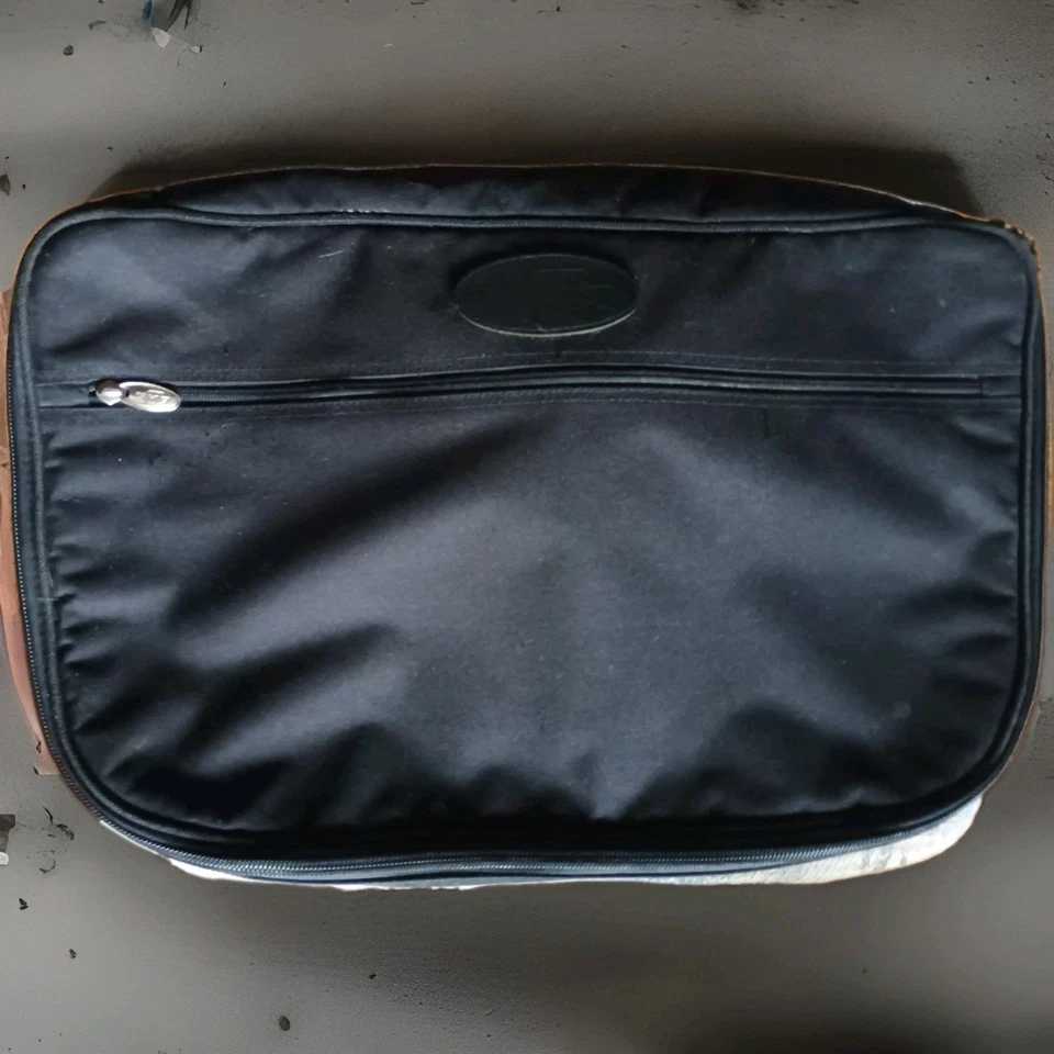 SKB GUITAR PEDAL BOARD With Soft Case And 6 Ports Excellent Condition  - Image 1 of 4