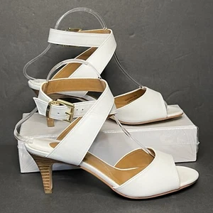 Sandales à talons J. Renee soncino blanches bride cheville avec boucle dorée femme 8 - Photo 1/10