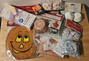 Lotto forniture da forno Wilton = kit cupcake kit vassoio biscotti decorazione tutto nuovo - Foto 1 di 1