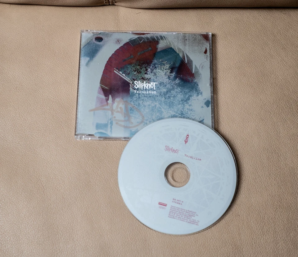 Slipknot vermillion CD Single signed by Sid Wilson knotfest vol.3 mask jumpsuit Foto 1 de 1