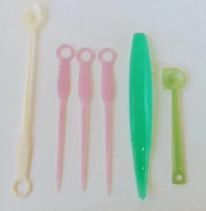 Lot 6 Vintage Tupperware Grapefruit Knife Tea Stirrer Skewers Measuring Spoon - Picture 1 of 4