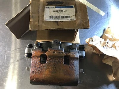 Pinza de freno de disco izquierda Ford OEM 06-07 E-350 Super Duty 6C2Z2553CA Foto 1 de 2