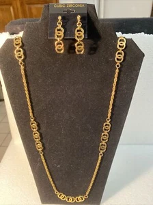 Collar de moda 36"" en tonos dorados con círculos redondos y cadena con anillos electrónicos perforados - Imagen 1 de 12