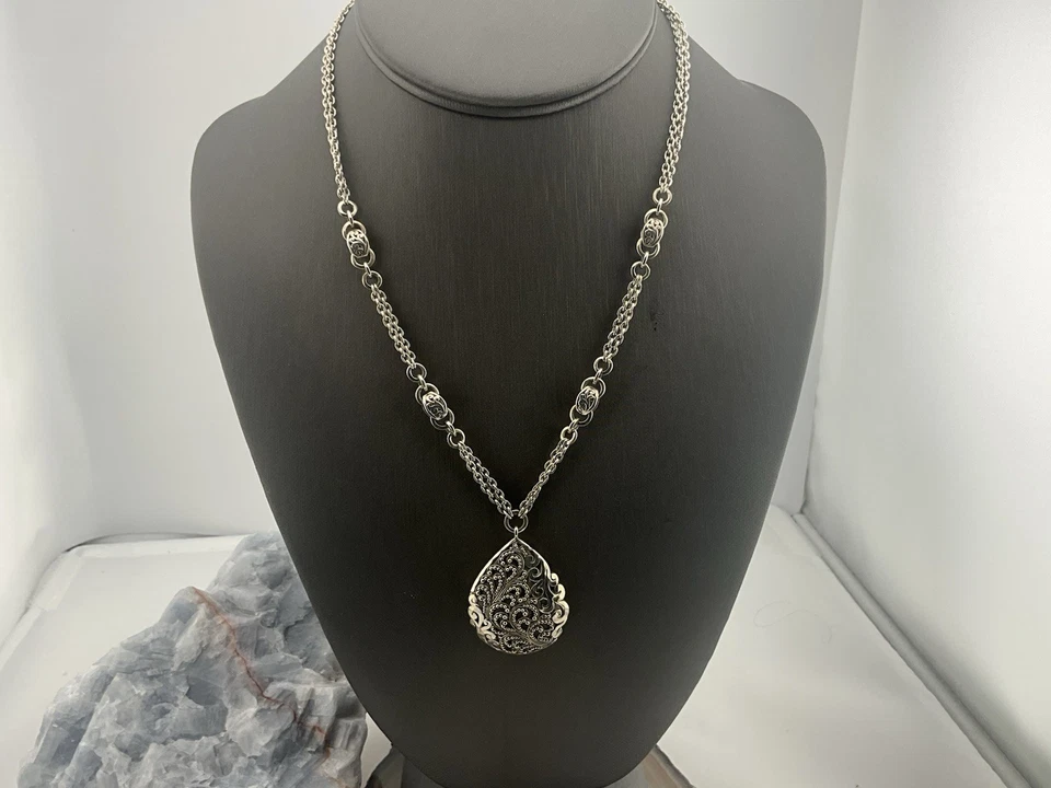 LOIS HILL Colgante de Lágrima de Ley 925 en Estación de Recorte de Doble Hilo Foto 1 de 4