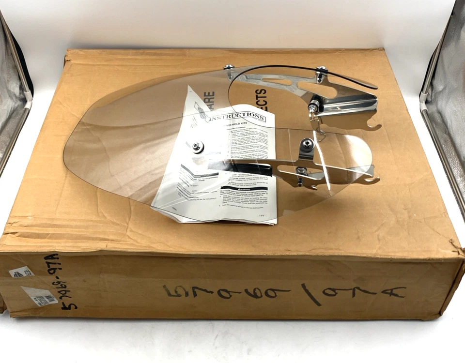 Pára-brisa de fumaça destacável 97-11 Springer fabricante de equipamento original Harley 57969-97A Super Sport - Imagem 1 de 4