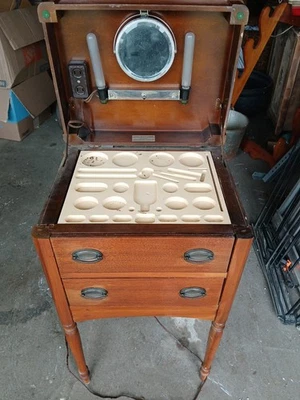 Hermoso gabinete de belleza antiguo CASWELL RUNYAN Co perfecto  Foto 1 de 4