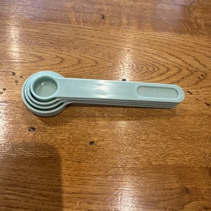 Green Plastic Spoon Measuring Set - Picture 1 of 5