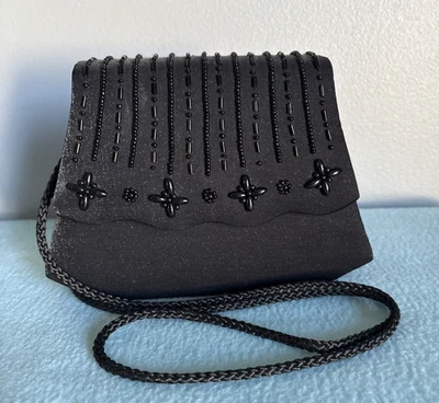 Cartera Jessica McClintock pequeña con cuentas negras para dama Foto 1 de 4