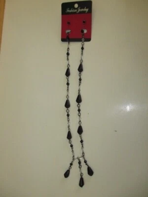 PARURE BIJOUX COLLIER PERLES NOIRES&1 PAIRE CLOUS D'OREILLES STRASS NOIRS NEUFS - Photo 1/4