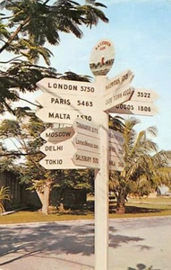Maldives - ADDU ATOLL - Signpost - Publ. unknown - Picture 1 of 2