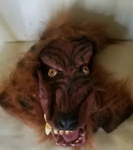 MÁSCARA DE HOMBRE LOBO (PARECE ESPELUZNANTE) HALLOWEEN NUEVA CON ETIQUETA - Imagen 1 de 1