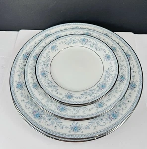 Juego de inicio de 6 placas de porcelana fina Noritake Blue Hill 2482 platino 10” 8” 6,25” - Imagen 1 de 16
