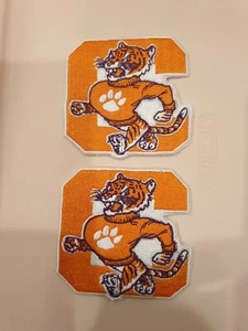 (2)CLEMSON U - Clemson Tigers FERRO DA STIRO RICAMATO SU TOPPE (NCAA) 3" x 3" - Foto 1 di 1