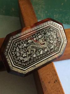 Broche Ancienne Art Déco Celluloïd Ecaille Chimère Sculptée - Foto 1 di 5