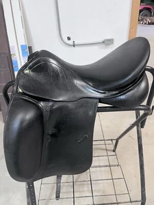 Prestige Dressage Saddle-2002, MW, 17.5 Seat. - Picture 1 of 4