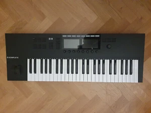 Native Instruments Komplete Kontrol s49 MKII + Software - Bild 1 von 3