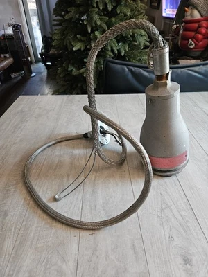 💥Vitrina de lámpara Oakley LIGHT de OAKLEY ICON PROTOTYPE STORE en IRVINE Foto 1 de 4