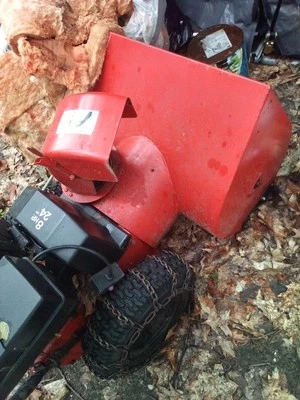 Soplador de nieve en venta usado estaño excelente estado de funcionamiento. Noticias algo de gas Foto 1 de 4