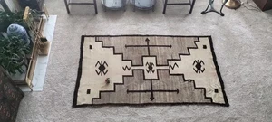 Antiker Navajo Wollteppich STURM Muster 52" x 88" weiß grau braun ca. Anfang 1900 - Bild 1 von 24