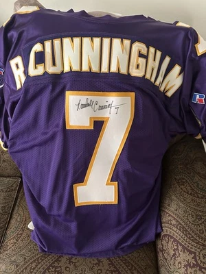 Camiseta firmada por Randall Cunningham de los Minnesota Vikings. Foto 1 de 4