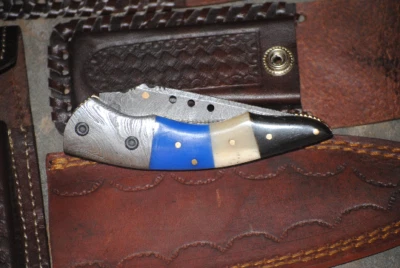 Cuchillo de bolsillo/plegable forjado a mano de acero Damasco 4,5" Foto 1 de 4