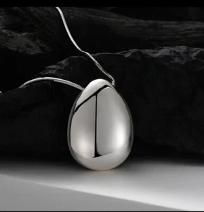 Egg Pendant Necklace 18kWhite Gold Brand New ✨️ - Picture 1 of 17